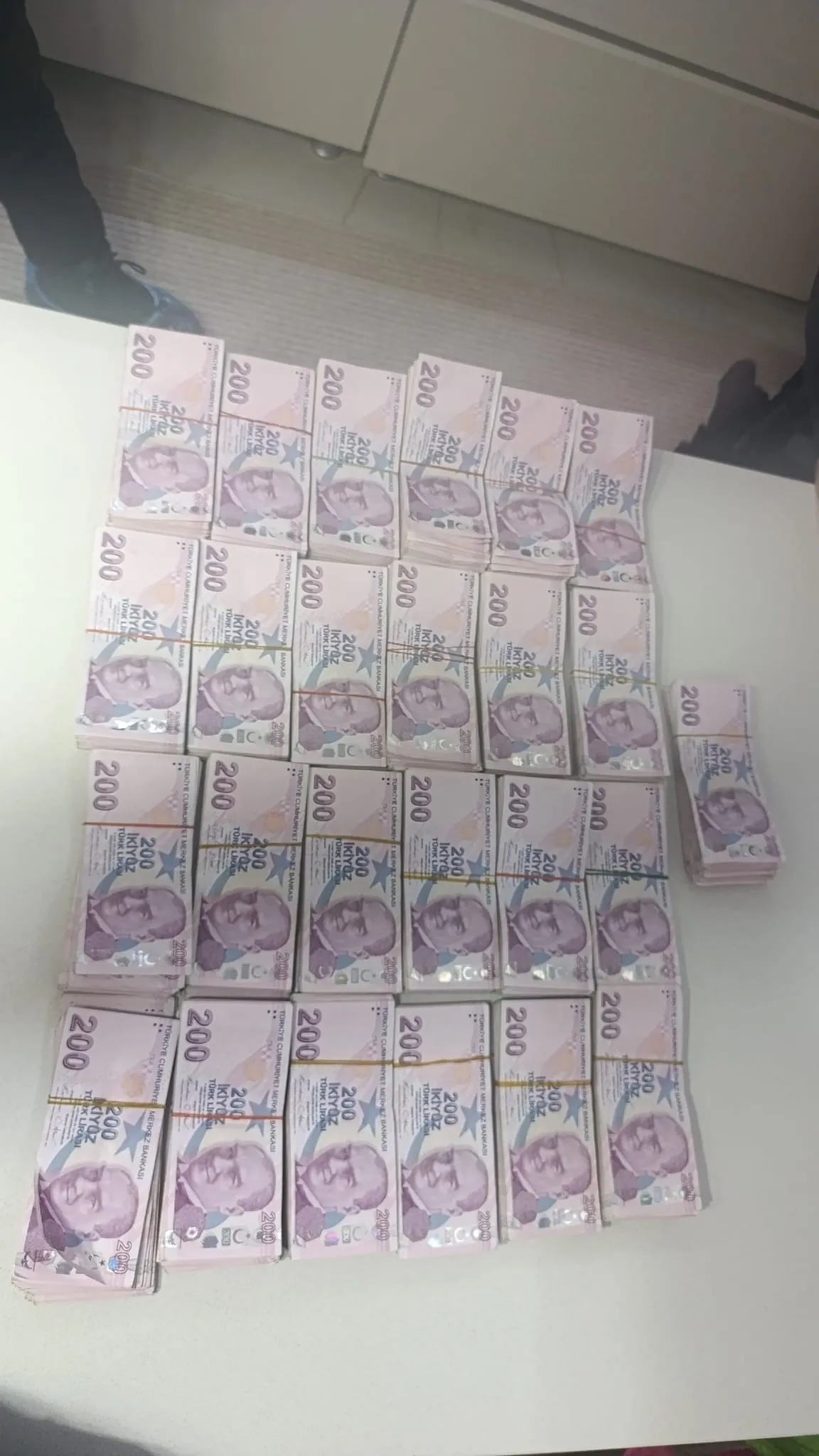 1793081990753.jpg DEAŞ'ın finans ağına darbe! Ankara merkezli operasyonda 16 şüpheli yakalandı: 2 milyon 135 bin liralık para ve altına el konuldu-5
