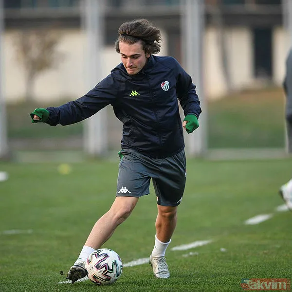 Ali Akman Ve Berat Özdemir Liste Başı! Aslan'ın Yerli Hedefinde Bursaspor'un 18 Yaşındaki Yükselen Yıldızı Ali Akman (Santrfor) İle G.Birliği'nin 22 Yaşındaki...