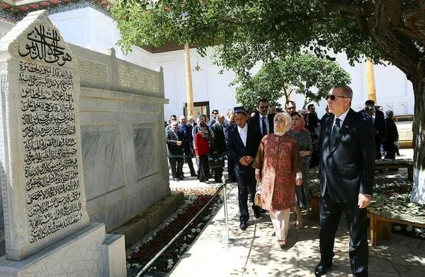 Cumhurbaşkanı Erdoğan, Nakşibendi Hazretleri'nin türbesini ziyaret etti-4