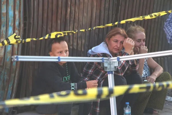 basini-yere-carparak-oldu-yakinlari-gozyaslarina-boguldu-1667570719045.jpg Başını yere çarparak öldü: Yakınları gözyaşlarına boğuldu-4