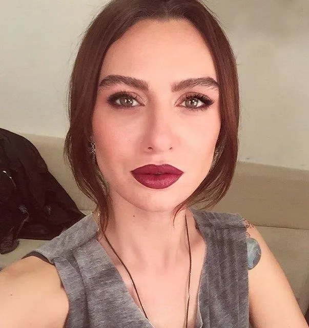 Birce Akalay'ın yeni imajı sosyal medyada olay oldu!-9