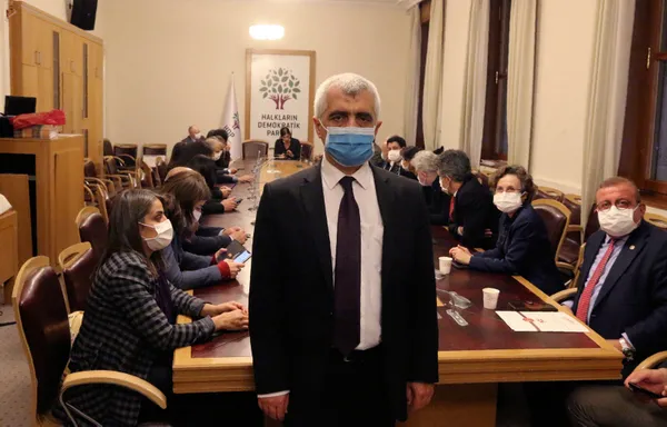 son-dakika-hdpli-omer-faruk-gergerlioglunun-vekilliginin-dusurulmesinin-ardindan-chpde-huzun-hakim-1616052276983.jpg SON DAKİKA: HDP'li Ömer Faruk Gergerlioğlu'nun vekilliğinin düşürülmesinin ardından CHP'de hüzün hakim-5