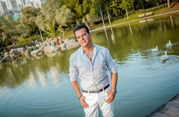 hakan-peker-fena-faka-basti-arnavutkoyde-oyle-biriyle-objektiflere-yakalandi-ki-1641754518632.jpeg Hakan Peker fena faka bastı! Arnavutköy'de öyle biriyle objektiflere yakalandı ki görenler şaştı kaldı-6