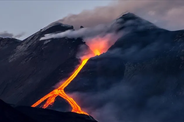 Avrupa alarma geçti! Etna Yanardağ yeniden faaliyette
