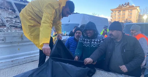 Bu acıya yürek dayanmaz! Çocuklarını teşhis etti ağzından bu sözcükler döküldü: Beni bırakıp nereye gidiyorsunuz | Maraş depremi
