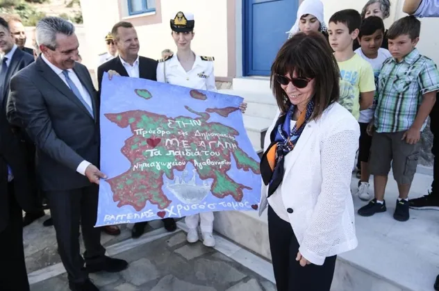 Yunanistan Cumhurbaşkanı'ndan Eşek Adası'na provokatif ziyaret!