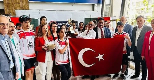 Ay yıldızlı bayrak hekimlere emanet
