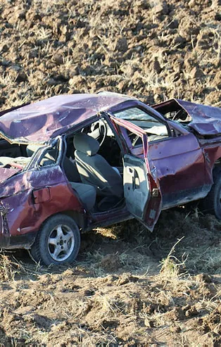 Sivas'ta feci kaza! 12 metreden tarlaya uçtu