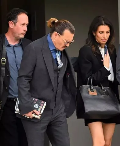 Amber Heard'ün kirli çamaşırları ortaya çıkmıştı... Olay davanın ardından Johnny Depp avukat aşkından ayrıldı: "Ciddi ilişki ona uygun değil"-7