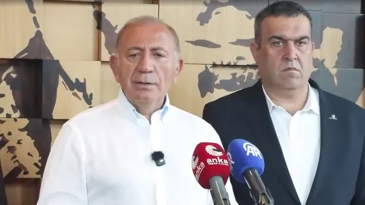 Film fırıldak başladı: CHP'nin rozet etkinliğine paralı figüran operasyonu... "950 TL'lik" iddiaya soruşturma başlatıldı-12