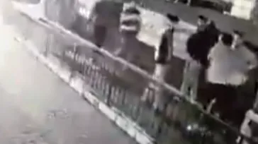 Küçükçekmece’de polis memuru ve eşine sokakta darp kamerada!