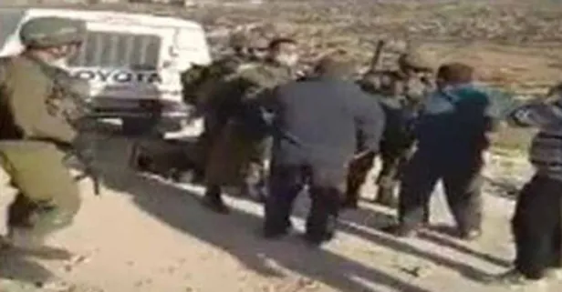 İşte İsrail barbarlığı! Savunmasız Filistinli bir genci silahla vurdular...