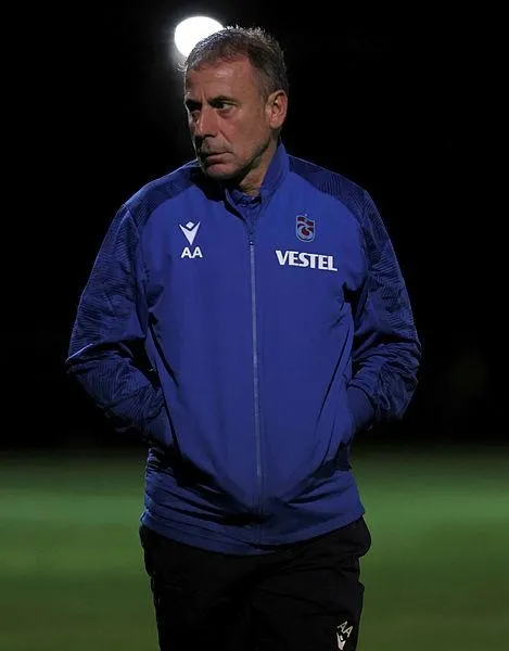 avci-monaco-yenilgisi-sonrasi-oyuncularini-teselli-etti-1665274531165.jpeg Avcı, Monaco yenilgisi sonrası oyuncularını teselli etti-1