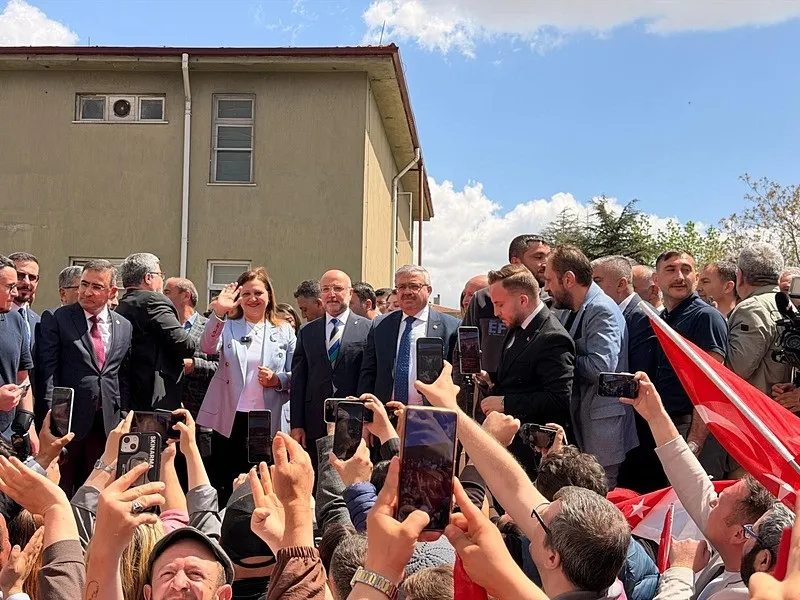 chpden-ak-partiye-gecen-burcu-koksal-vatandaslara-seslendi-memleketime-hizmet-etmeye-devam-edecegim-1778664541863.jpeg CHP'den AK Parti'ye geçen Burcu Köksal vatandaşlara seslendi: Memleketime hizmet etmeye devam edeceğim-3