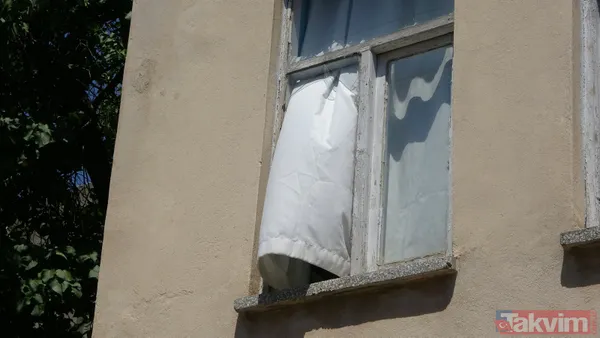 Görülmemiş olay! Yaslandığı pencereyle beraber halasının üstüne düştü - 1