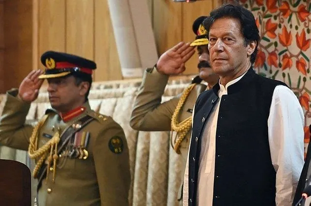 Pakistan'da eski Başbakan Imran Khan hakkında tutuklama kararı