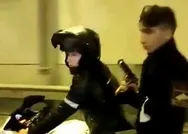 Bayrampaşa’da maganda terörü! Trafikte motosikletle seyrederken havaya ateş açan iki şahıs yakalandı