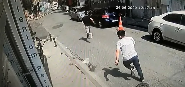 Son dakika: Taksim’de kapkaç dehşeti: Cep telefonuyla konuştuğu sırada alıp kaçtılar!-4