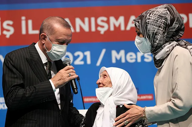 107 yaşındaki Fikriye Çam'dan Başkan Erdoğan'a duygulandıran sözler: Allah sizi başımızdan eksik etmesin!
