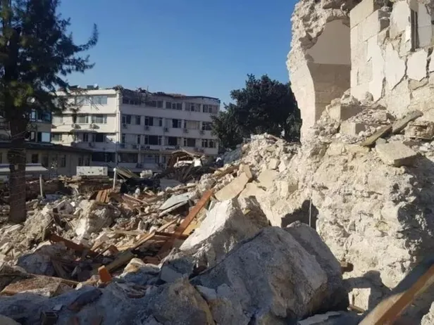 1676380669850.jpeg Antakya'da depremden etkilenen tarihi yapılar yerle bir oldu: "İçimiz her daim buruk kalacak"-2