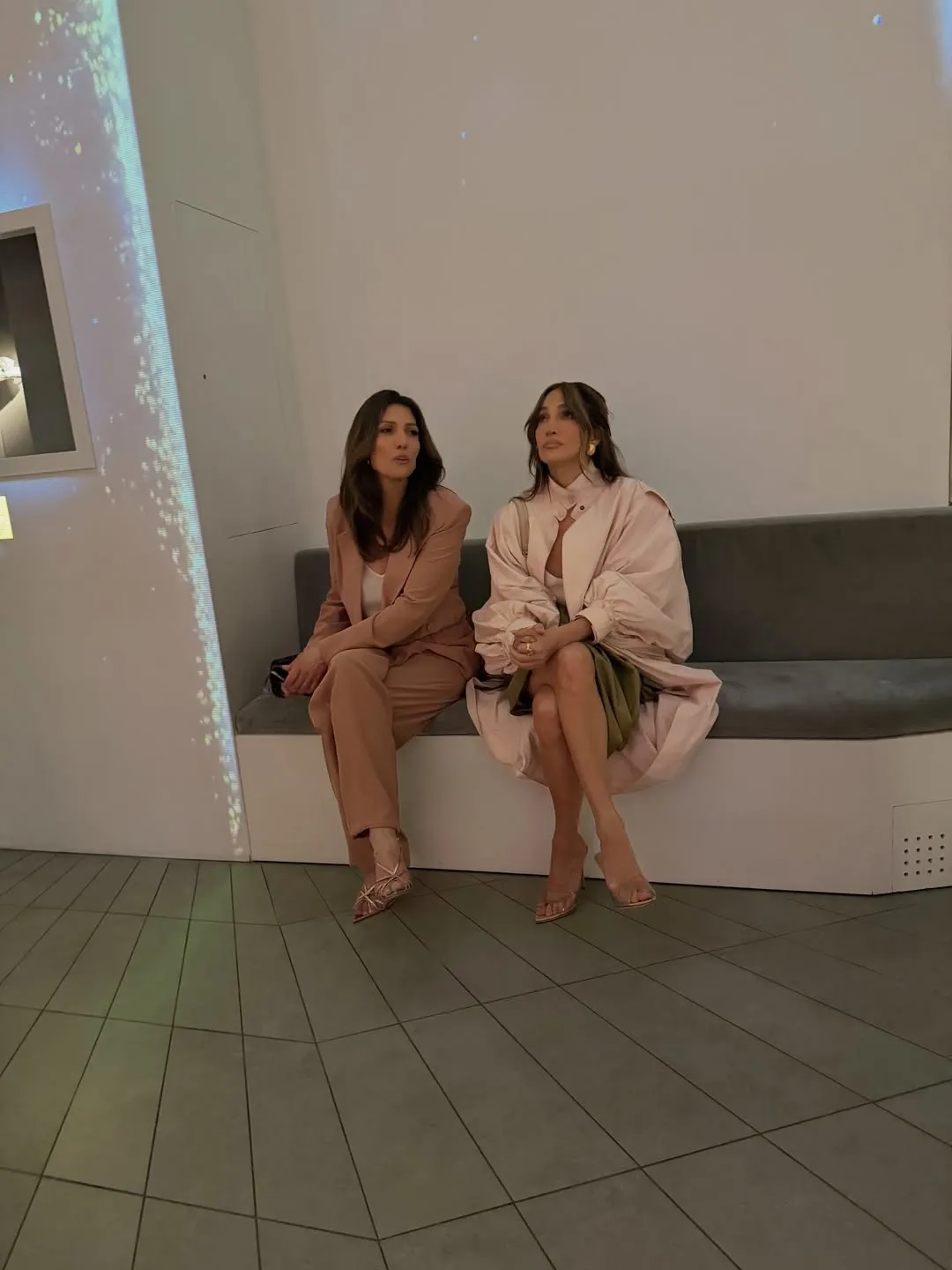 jennifer-lopezden-klrdesi-lynda-lopeze-tatilde-kutlama-1784627763649.jpg Jennifer Lopez kız kardeşi Lynda Lopez'in doğum gününü Avrupa tatilinde kutladı! Küvet pozu dikkat çekti-3