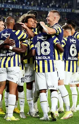 Alanyaspor'u Kadıköy'de gol yağmuruna tutan Fenerbahçe rakiplerine göz dağı verdi