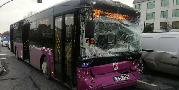 Son dakika: Zeytinburnu'nda İETT otobüsleri kaza yaptı! Yaralılar var-1