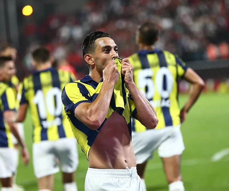 Fener'in 2 yıldızı forma savaşını dostluğa çevirdi! Cengiz Ünder ve İrfan Can'dan çok güzel hareketler-3