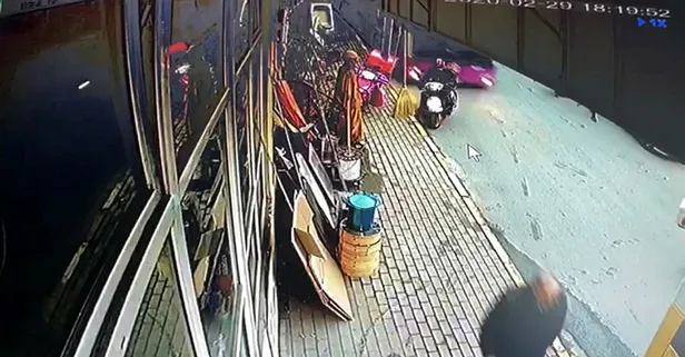 İstanbul'da korkunç kaza! İki otobüsün arasında kaldı