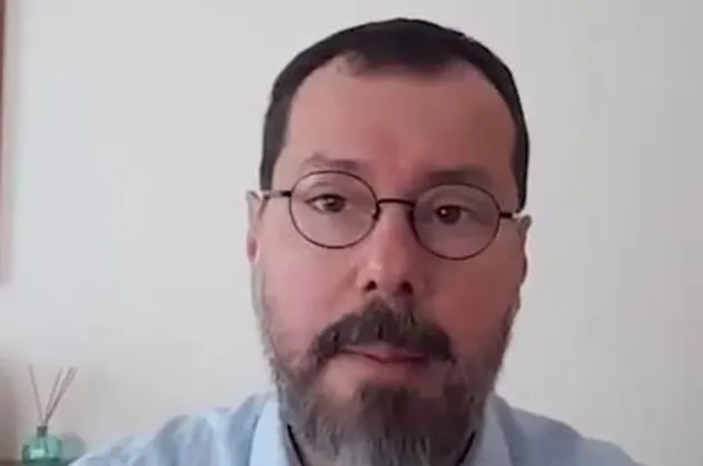 Öğretim Görevlisi Mert Yılmaz McKinsey manipülasyoncularına isyan etti