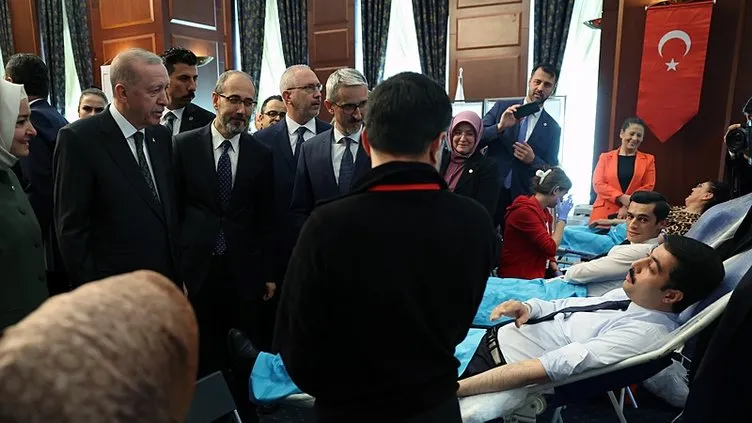 Başkan Erdoğan, AK Parti’de kan bağışı kampanyasına katılanları ziyaret etti
