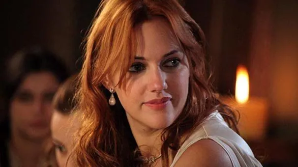 Meryem Uzerli, 'Hollywood yanağı' yaptırdı-9