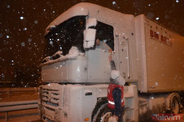 SON DAKİKA: Beyaz esaret! Balıkesir-Susurluk yolu saatlerdir kapalı - 13