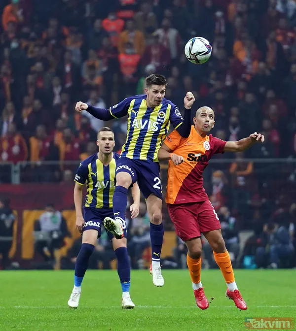 Galatasaray-Fenerbahçe derbisinde acı olay! Crespo'nun golüne dayanamadı hayatını kaybetti - 10
