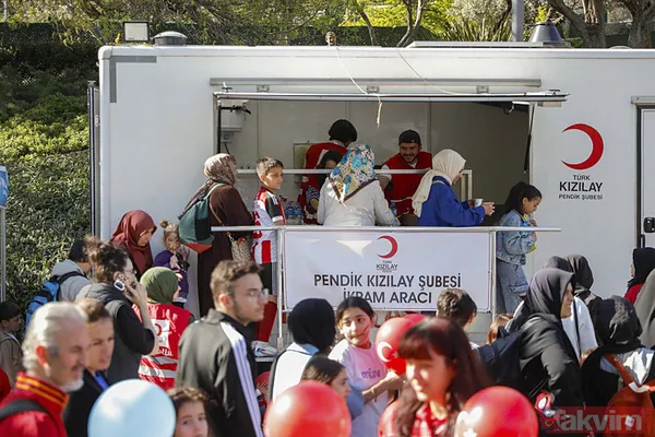 13 saniyelik kabus: İstanbullular sokağa döküldü! Vatandaşlar park ve bahçelerde toplandı - 8