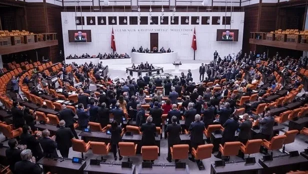 eytde-yas-siniri-var-mi-yas-sarti-olacak-mi-son-dakika-eyt-yas-sarti-bugun-aciklanacak-mi-butce-gorusme-takvim-1670489142882.jpeg Yaşa Takılanlar son dakika BUGÜN! EYT'de yaş sınırı var mı, kaç? EYT'de yaş sınırı şartı kalktı mı? MECLİS TV CANLI İZLE 📺-5