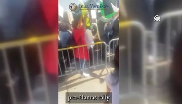 yahudi-asilli-meclis-uyesi-inna-vernikov-filistin-protestosunda-silahla-goruntulendi-gozaltina-alindi-1697240554432.jpeg ABD'de Yahudi asıllı Meclis Üyesinden Filistin protestosunda silahla gözdağı: Kıskıvrak enselendi-6