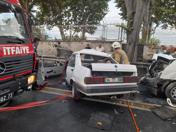 istanbul-bakirkoyde-3-arac-birbirine-girdi-2si-kadin-4-yarali-1630647077252.jpg İstanbul Bakırköy'de 3 araç birbirine girdi! 2'si kadın 4 yaralı-8