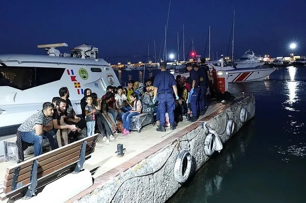 Son dakika: Çanakkale'de 48 düzensiz göçmen yakalandı
