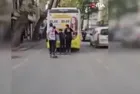 Bursa'da patenli gençlerin otobüsün arkasındaki tehlikeli yolculuğu kameralara yansıdı