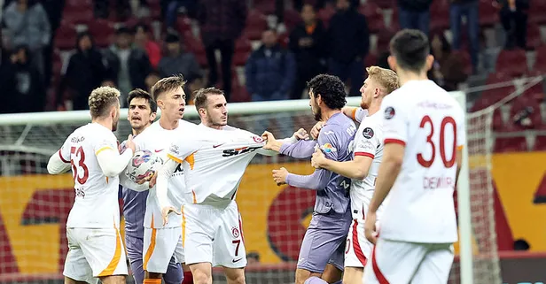 Galatasaray, Dostluk Turnuvası'nda Villarreal'e 4-3 mağlup oldu! Kerem Aktürkoğlu'na sert müdahaleler sahayı karıştırdı