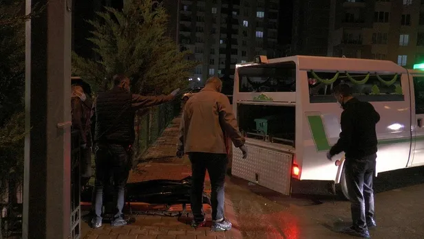 tartistigi-babasini-katletti-once-bicak-sonra-tabanca-1621714883890.jpeg Tartıştığı babasını katletti! Önce bıçak sonra tabanca...-1