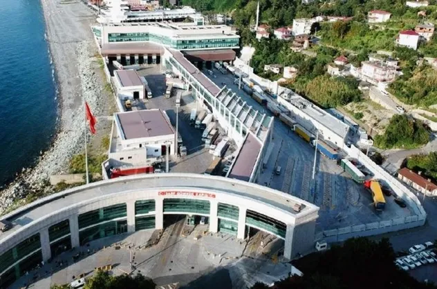 Sarp Sınır Kapısı’ndan günlük tır geçiş rekoru kırıldı