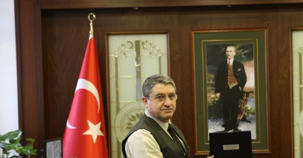 genelkurmay-2nci-baskani-orgeneral-selcuk-bayraktaroglu-kimdir-kac-yasinda-nereli-selcuk-bayraktaroglu-hangi-g-1690836451236.gif Kara Kuvvetleri Komutanı Orgeneral Selçuk Bayraktaroğlu kimdir, kaç yaşında, nereli? Selçuk Bayraktaroğlu hangi görevlerde bulundu?-2