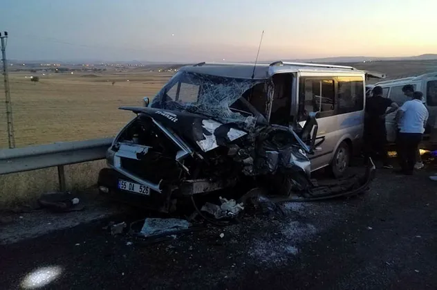 Ankara'da zincirleme kaza! 8'i çocuk 20 yaralı