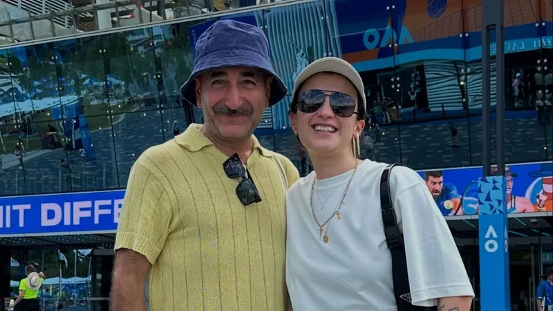 minik-diva-bebe-yolda-melike-sahin-konserde-hamile-oldugunu-acikladi-1777406816614.jpg Minik diva bebe yolda: Melike Şahin konserde hamile olduğunu açıkladı-4