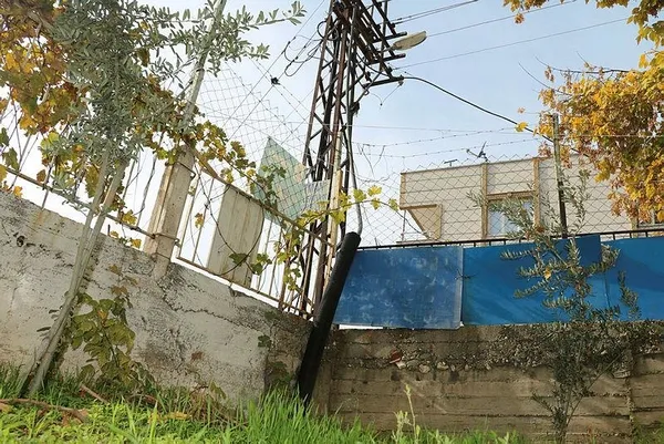 Bir bombanın üzerinde yaşadığınızı düşünün... 23 yıldır yüksek gerilim trafolarına komşuluk yapıyorlar-6