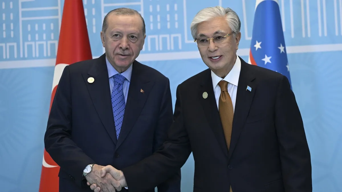 Kazakistan Cumhurbaşkanı Kasım Cömert Tokayev'den Başkan Erdoğan'a övgü dolu sözler: Türkiye'nin küresel gücünü anlattı