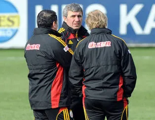 Hagi'den Fenerbahçelileri kızdıracak Emre açıklaması