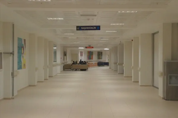 sanliurfada-damar-yolu-actigi-cocugun-aglamasi-uzerine-erkek-hemsireye-hasta-yakinlarindan-iki-defa-saldiri-1642424101500.jpg Şanlıurfa'da damar yolu açtığı çocuğun ağlaması üzerine erkek hemşireye hasta yakınlarından iki defa saldırı-5